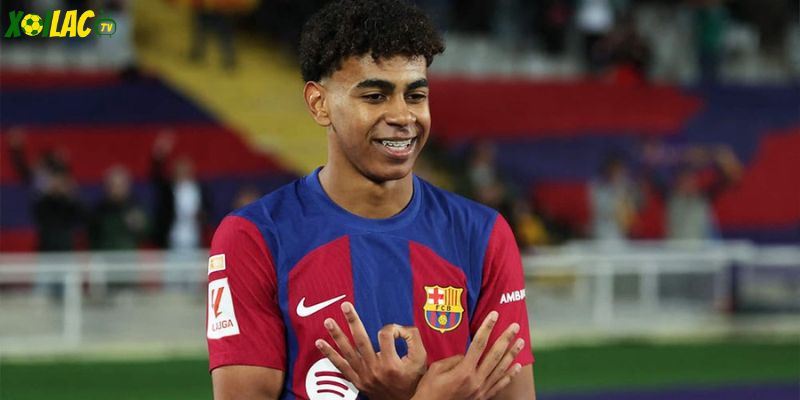 Lamine Yamal kiến tạo giúp Barça ngược dòng thắng Levante tại La Liga 2025/2026.